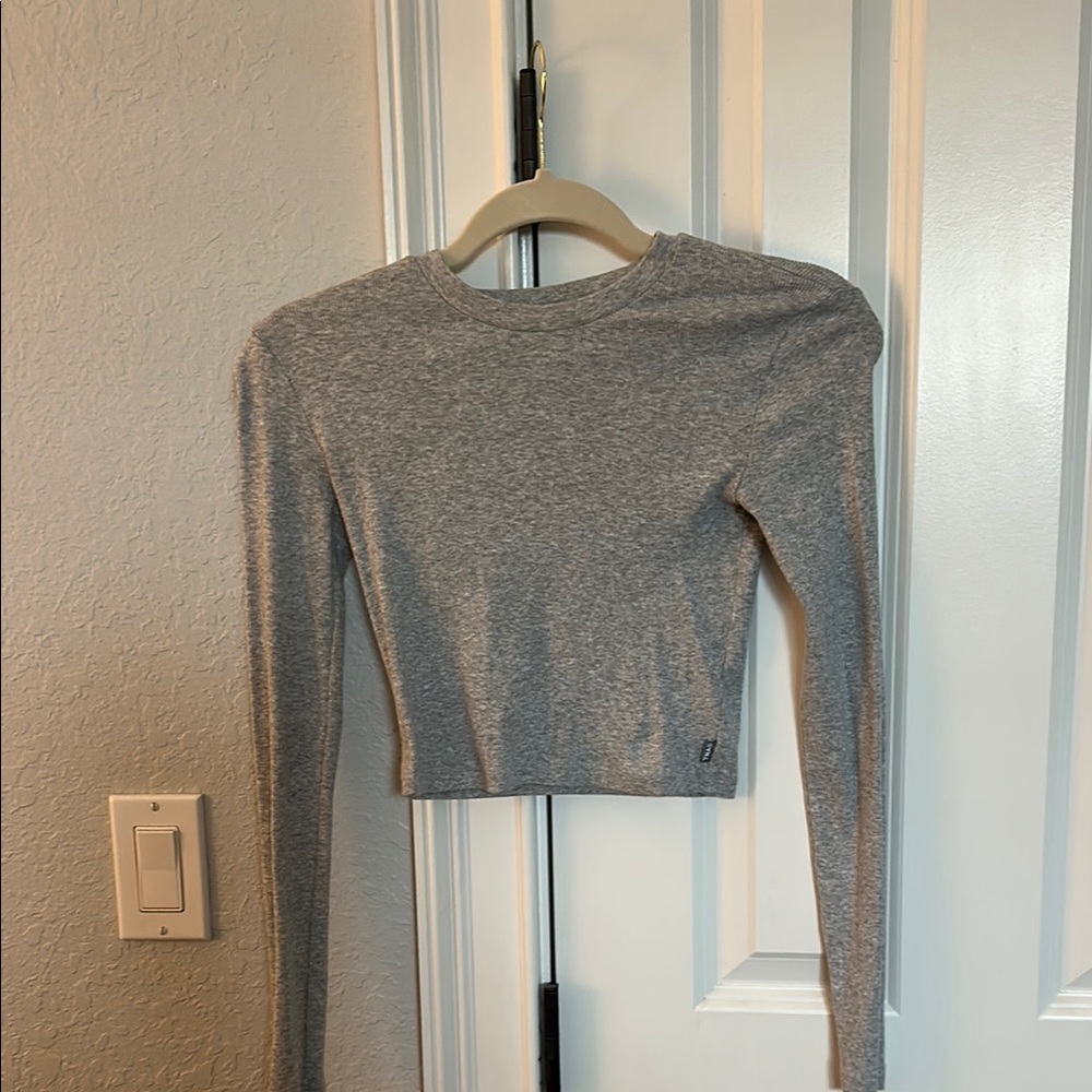 Aritzia TNA heather grey long sleeve
